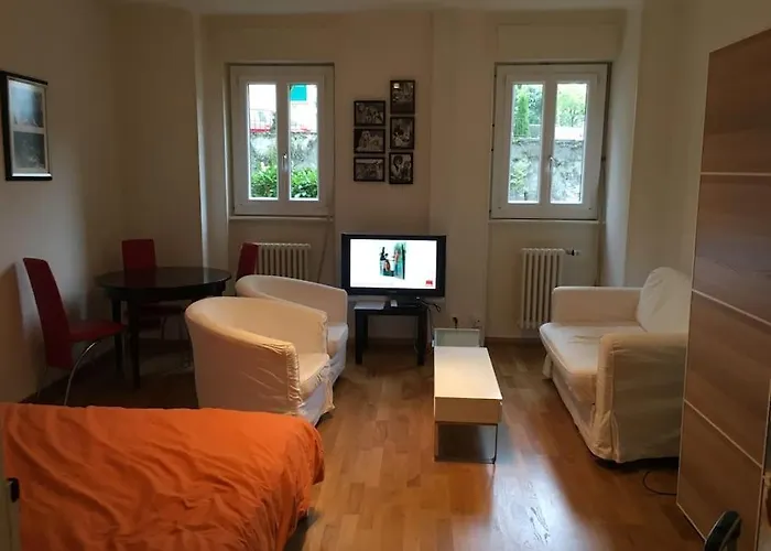 à 7 Minutes De La Gare De *