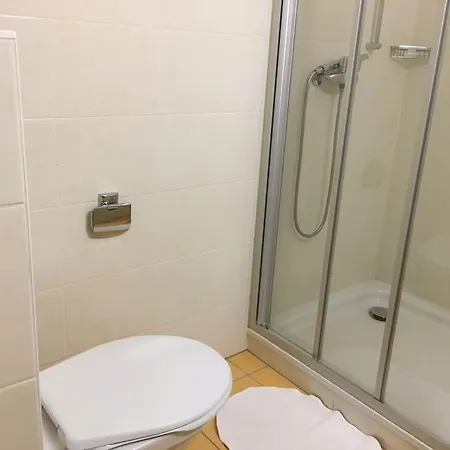 A 7 Minutes De La Gare De *