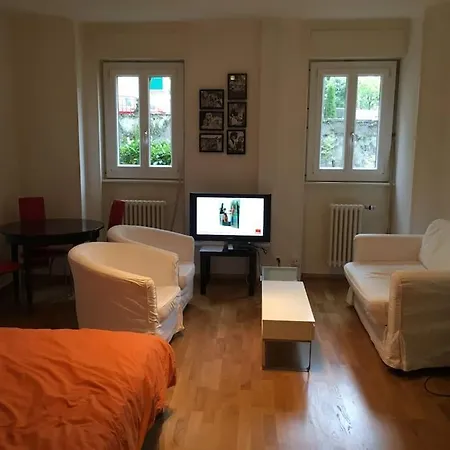 A 7 Minutes De La Gare De *