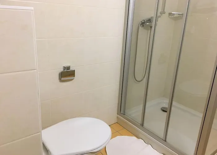 A 7 Minutes De La Gare De *